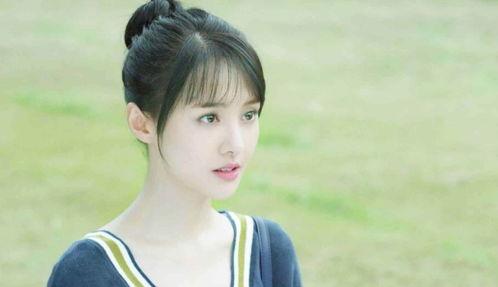 图片明星郑爽,从青春偶像到话题女王，她的成长之路